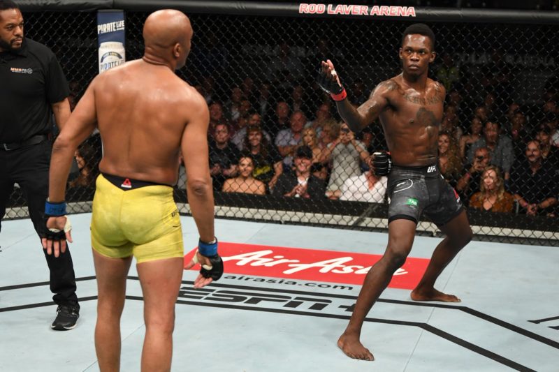 Israel Adesanya: Phiên bản phong cách của Conor McGregor ở hạng trung? Israel Adesanya: Phiên bản phong cách của Conor McGregor ở hạng trung?